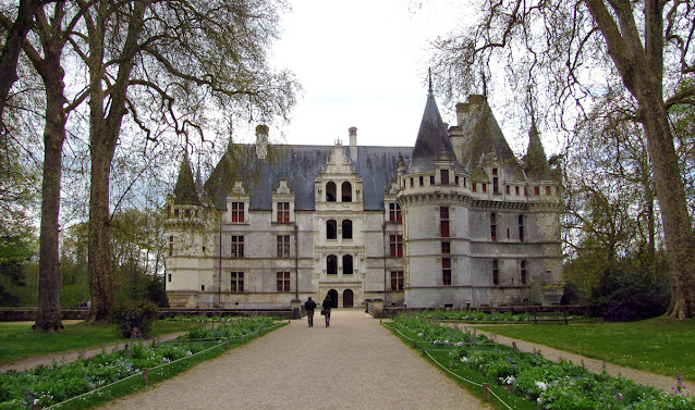 Azay-le-Rideau, un alt castel, aceeasi Vale a Loarei