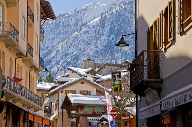 COURMAYEUR ITALIA MONT BLANC