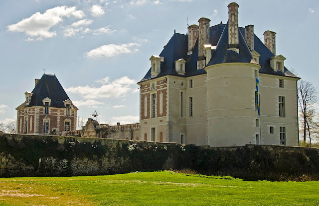 Cele două fețe ale castelului Selles-sur-Cher