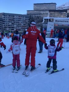 Pe skiuri la Menuires – cursuri de ski pentru copii