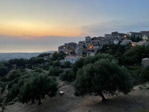 Satul Pigna – acolo unde apusurile devin amintiri